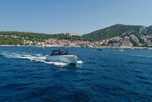 Desde Hvar: Excursión en Grupo a la Cueva Azul y las Islas Pakleni