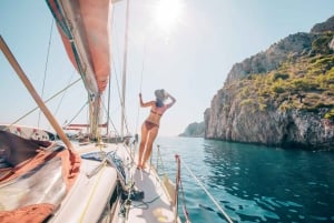Fra Hvar: Bådtur til Pakleni-øerne på en komfortyacht