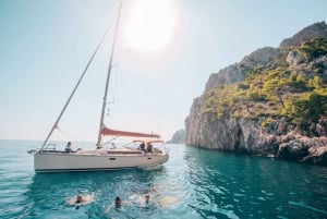 Von Hvar aus: Pakleni Inseln & Rote Felsen Komfort Segelboot Tour