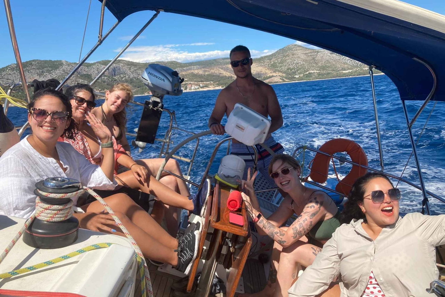 Desde Hvar: Islas Pakleni y Rocas Rojas Excursión en Velero Comfort
