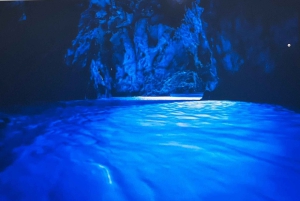 Au départ de Hvar : Visite privée des îles Pakleni, de la grotte bleue et de Vis....