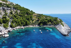 Au départ de Hvar : Visite privée des îles Pakleni, de la grotte bleue et de Vis....