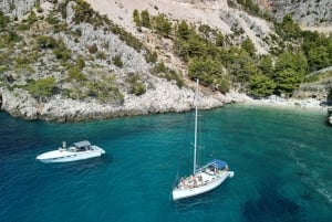 From Hvar: Boat Tour to Pakleni Islands on a Comfort Yacht