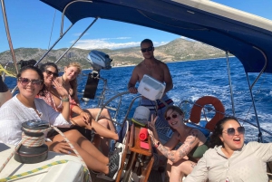 Vanuit Hvar: Rondvaart naar Pakleni-eilanden op een Comfort Yacht
