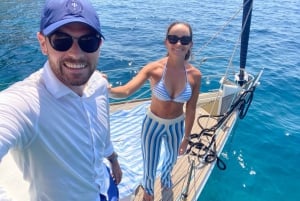 Von Hvar aus: Bootstour zu den Pakleni-Inseln auf einer Komfort-Yacht