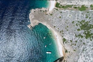 Из Крка, Риеки: откройте для себя 4 острова, тур на катамаране и лодке