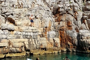 マカルスカ発：終日プライベート高速ボートツアー（3島巡り）