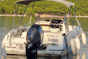 マカルスカ発：終日プライベート高速ボートツアー（3島巡り）