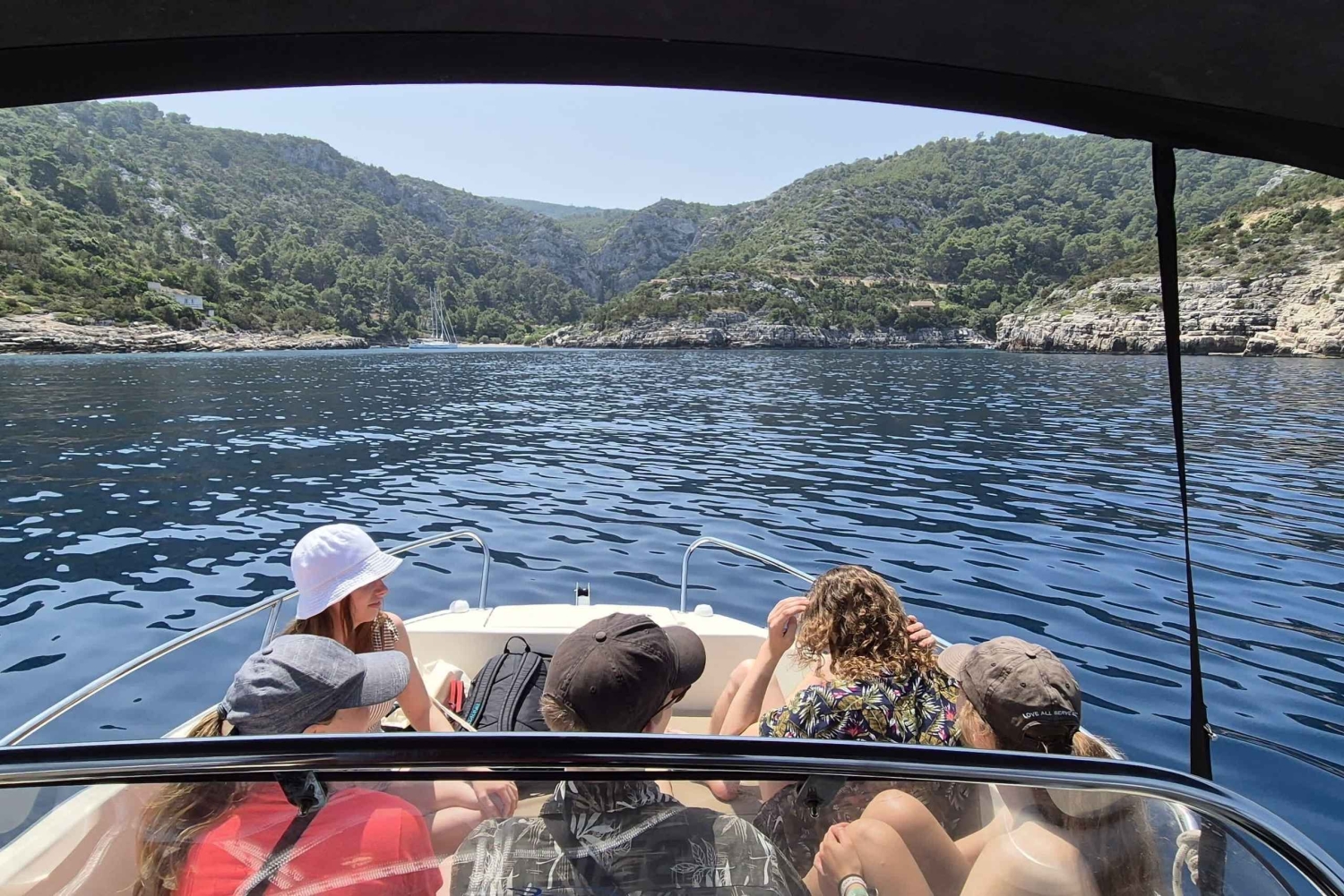 Makarskasta: Hvarin ja Bračin saari : Päiväretki pikaveneellä