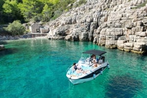 Au départ de Makarska : Excursion en hors-bord sur la côte nord de l'île de Hvar