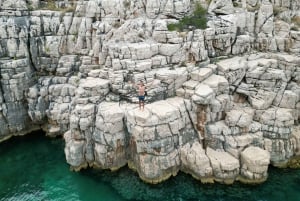 Au départ de Makarska : Excursion en hors-bord sur la côte nord de l'île de Hvar