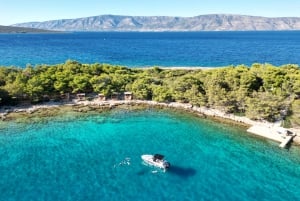 De Makarska: Passeio de lancha pela costa norte da Ilha de Hvar