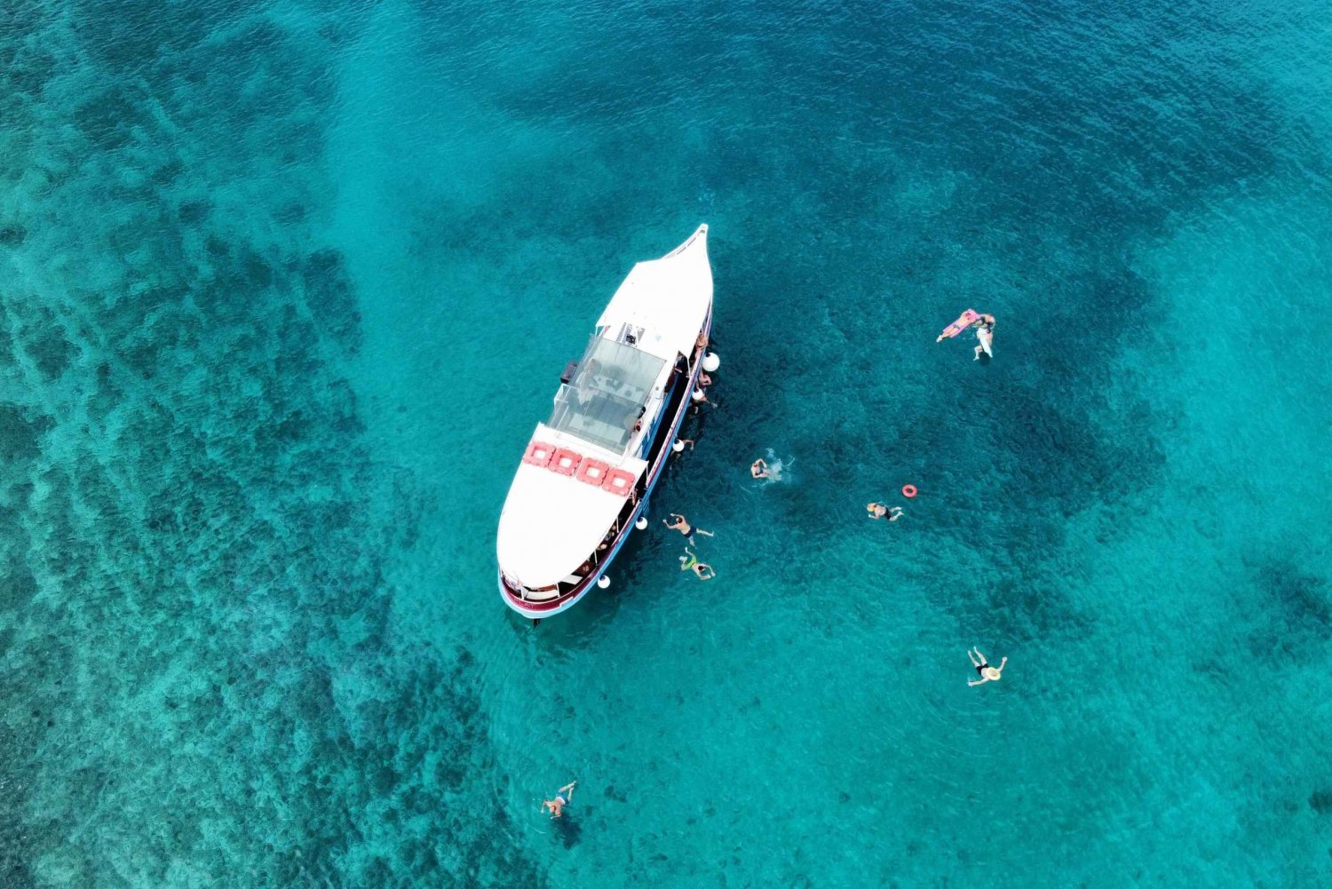 Podstrana: Full day boat trip to Brač and shipwreck Kontesa