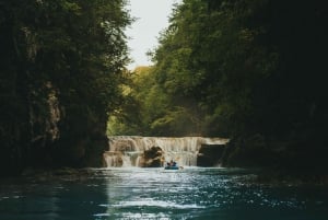 Von Slunj aus: Plitvicer und Mreznica Wasserfälle mit dem Kajak