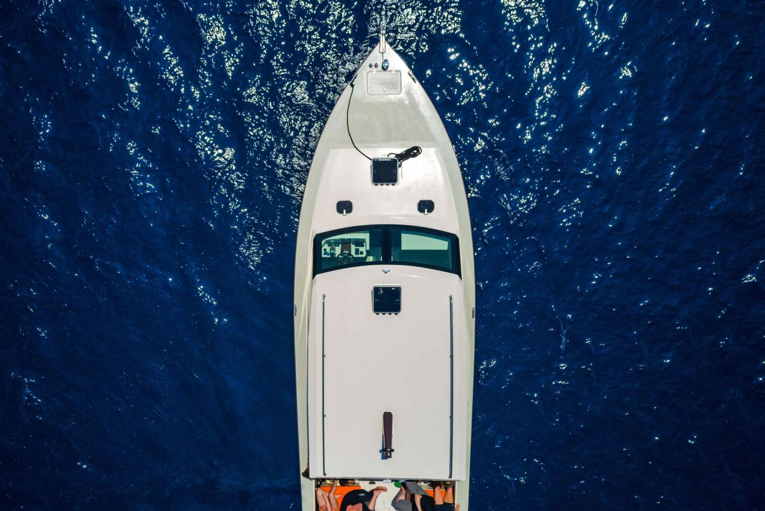 スプリット発：ブルーラグーンと3つの島を巡る半日ボートツアー