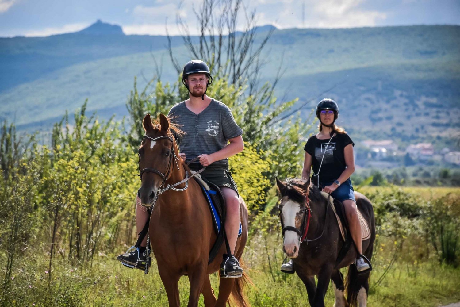 Da Spalato: Escursione a cavallo e in jeep con formula all-inclusive