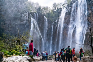 Från Split/Trogir: Guidad gruppresa till Plitvicesjöarna