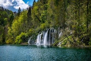 Da Spalato/Trogir: Tour guidato di gruppo dei Laghi di Plitvice