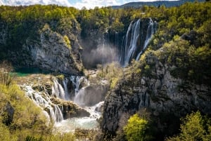 Da Spalato/Trogir: Tour guidato di gruppo dei Laghi di Plitvice