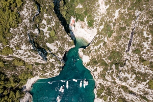 Desde Split: Excursión en lancha rápida por la Cueva Azul y las 5 Islas