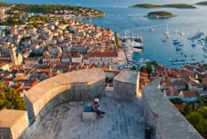 From Split: Blue Cave & 6 Islands Boat Tour with Lunch