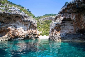 From Split: Blue Cave & 6 Islands Boat Tour with Lunch
