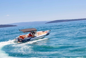 Desde Split: Excursión en barco por la Cueva Azul y las 6 Islas con snorkel