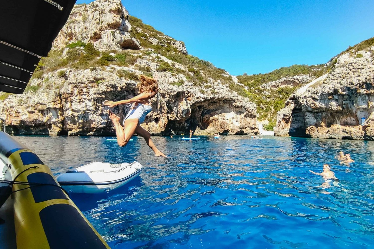 Depuis Split : Grotte bleue et cinq îles avec tour en bateau à Hvar