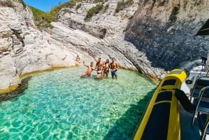 Splitistä: Hvarin veneretkellä Sininen luola & viisi saarta