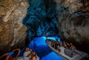 Desde Split: Cueva Azul, Mamma Mia, Hvar y tour en barco por las 5 islas