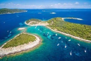 Vanuit Split: Blauwe grot, Hvar, Mamma Mia, rondvaart 5 eilanden