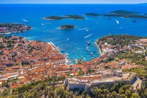 Desde Split: Cueva Azul, Hvar y Mamma Mia, excursión por 5 islas
