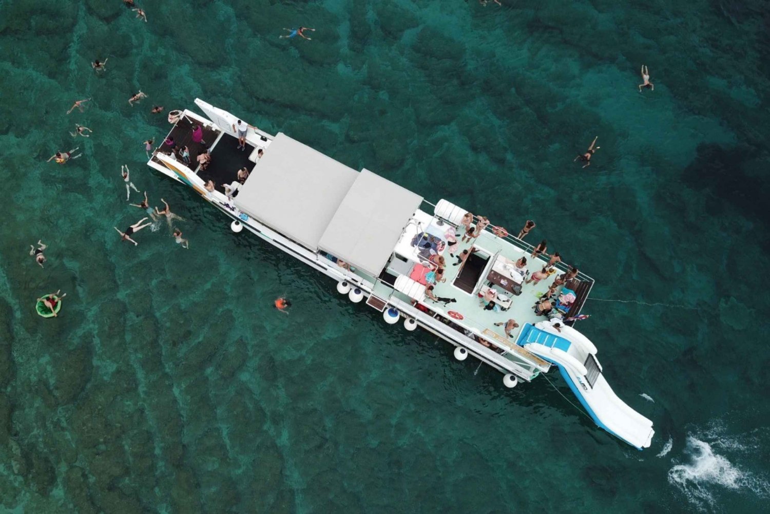 Depuis Split : Excursion en bateau au Lagon Bleu et dans les îles avec déjeuner