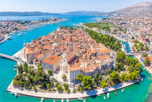 De Split: Passeio de lancha pela Lagoa Azul, Šolta e Trogir