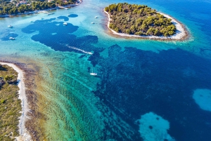 Desde Split: Laguna Azul y Museo Submarino (almuerzo y bebidas)