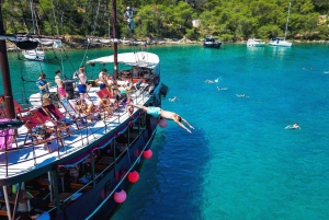 Desde Split: Laguna Azul y Museo Submarino (almuerzo y bebidas)