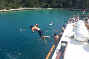 Splitistä: Brač ja Šolta -saariristeily uimatauoilla
