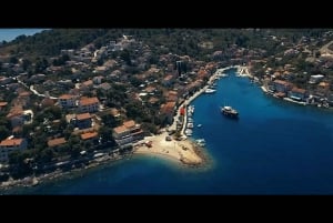 Fra Split: Cruise til Brač og Šolta øyene med bading