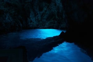 クロアチア、スプリト発：青の洞窟＆フヴァル島 5 島ツアー