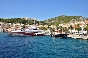 クロアチア、スプリト発：青の洞窟＆フヴァル島 5 島ツアー