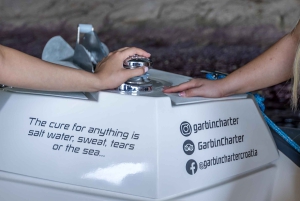 クロアチア、スプリト発：青の洞窟＆フヴァル島 5 島ツアー