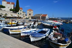 Van Split: veerboottransfer naar Bol op het eiland Brac