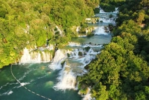 Vanuit Split: Krka watervallen cruise & Trogir wandeltour