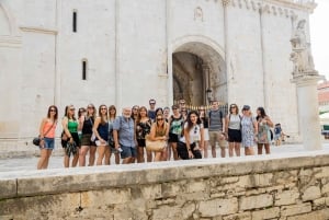 Vanuit Split: Krka watervallen cruise & Trogir wandeltour