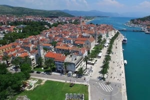 Vanuit Split: Krka watervallen cruise & Trogir wandeltour