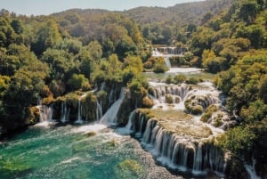 Vanuit Split: Krka watervallen, culinaire tour en wijnproeverij