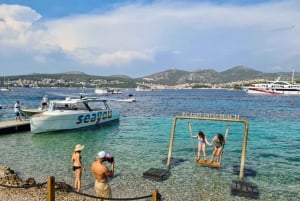 Fra Split: Luksusbådstur til Den Blå Grotte og Hvar