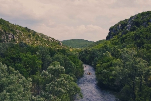 Splitistä/Omišista: Cetina-joen opastettu koskenlaskuseikkailu