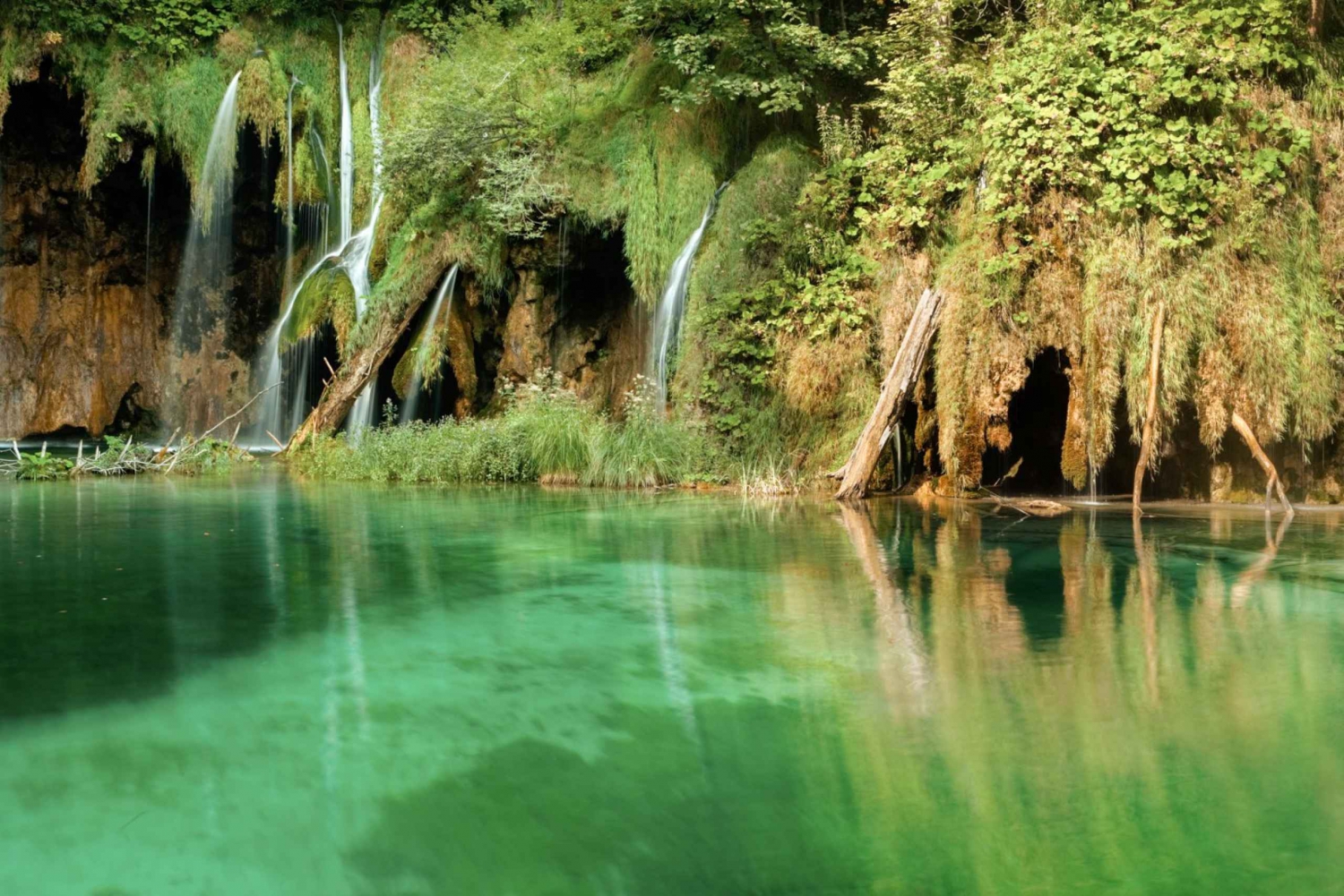 From Split or Trogir: Plitvice Lakes Full-Day Trip