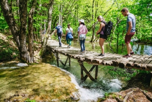 Från Split/Trogir: Rundtur med entré till Plitvicesjöarna